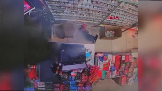 Marketteki elektrikli ısıtıcı çalışanı öyle bir korkuttu ki! İşte o anlar Marketteki elektrikli ısıtıcı çalışanı öyle bir korkuttu ki! İşte o anlar