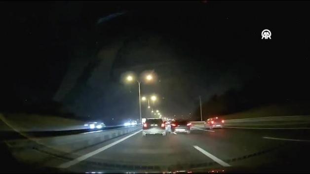 Makas atan sürücü trafiği birbirine kattı