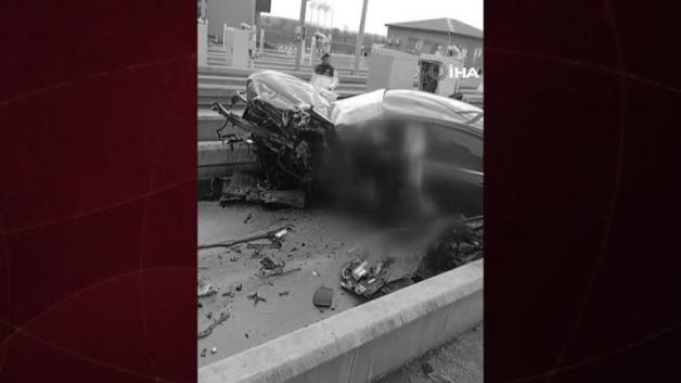 Otomobil gişelere ok gibi saplandı! Karı-koca hayatını kaybetti Otomobil gişelere ok gibi saplandı! Karı-koca hayatını kaybetti