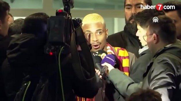 Galatasaray’ın Gabonlu yıldızı Lemina Osimhen için ‘Kararına saygı duyuyoruz’ dedi Galatasaray’ın Gabonlu yıldızı Lemina Osimhen için ‘Kararına saygı duyuyoruz’ dedi
