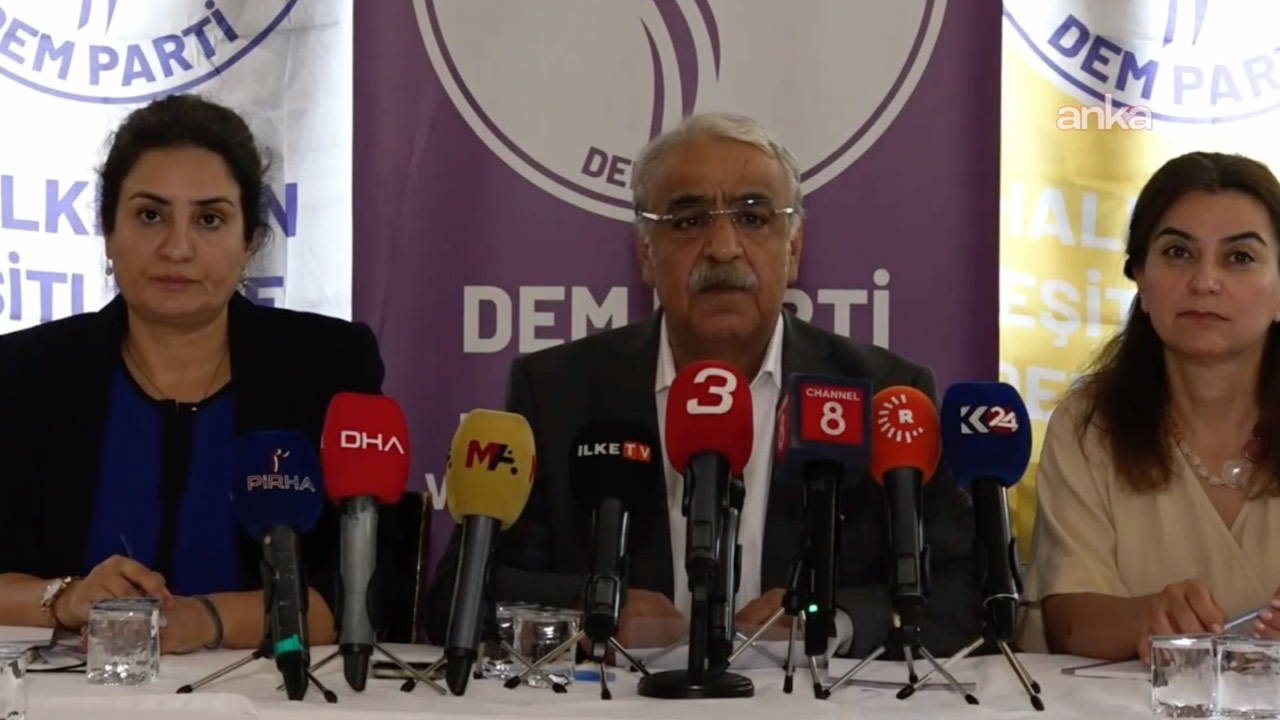DEM Parti İmralı Heyeti üyesi Mithat Sancar: Şiddet bitiyorsa yerine siyaset geçmeli – Son Dakika Siyaset Haberleri DEM Parti İmralı Heyeti üyesi Mithat Sancar: Şiddet bitiyorsa yerine siyaset geçmeli – Son Dakika Siyaset Haberleri