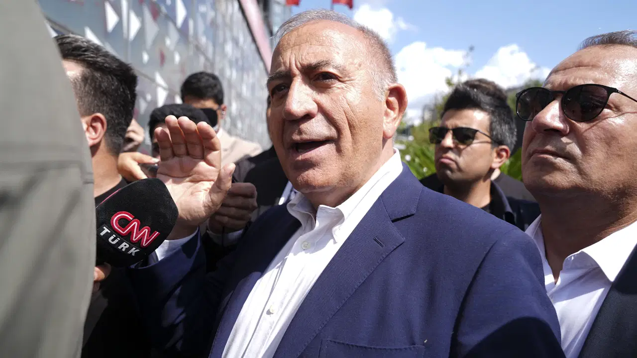 ‘İstesem 30 bin kişiyle gelirdim’ diyen kayyum Gürsel Tekin’e, CHP’den yanıt: ‘Kuru sıkı tabanca gibi sürekli atmak…’ – Son Dakika Siyaset Haberleri