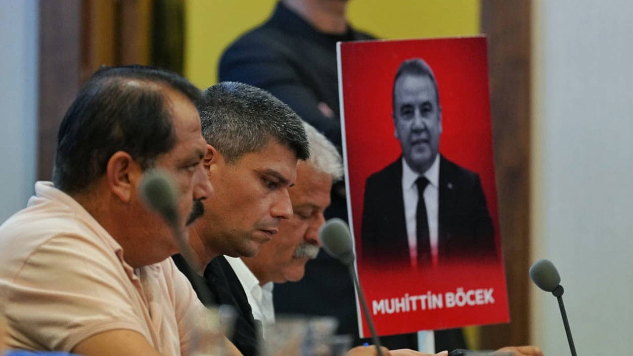 Tutuklu Başkan Muhittin Böcek’ten mesaj var: ‘Adaletin er yada geç tecelli edeceğine inanıyorum’ – Son Dakika Siyaset Haberleri