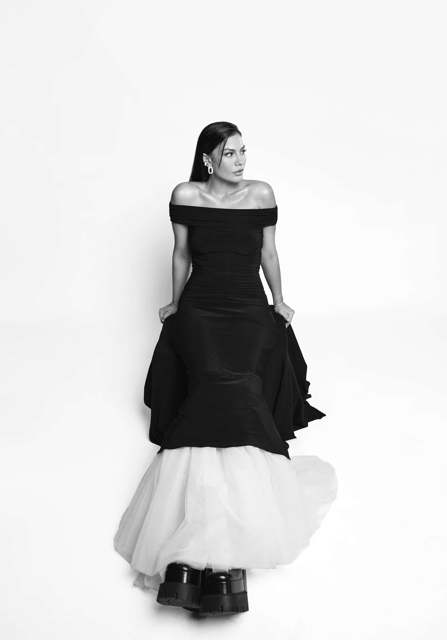 Demet Özdemir, Nisan rolü için yapılan albüm kapağı çekimlerinden kareler paylaştı! Demet Özdemir, Nisan rolü için yapılan albüm kapağı çekimlerinden kareler paylaştı!