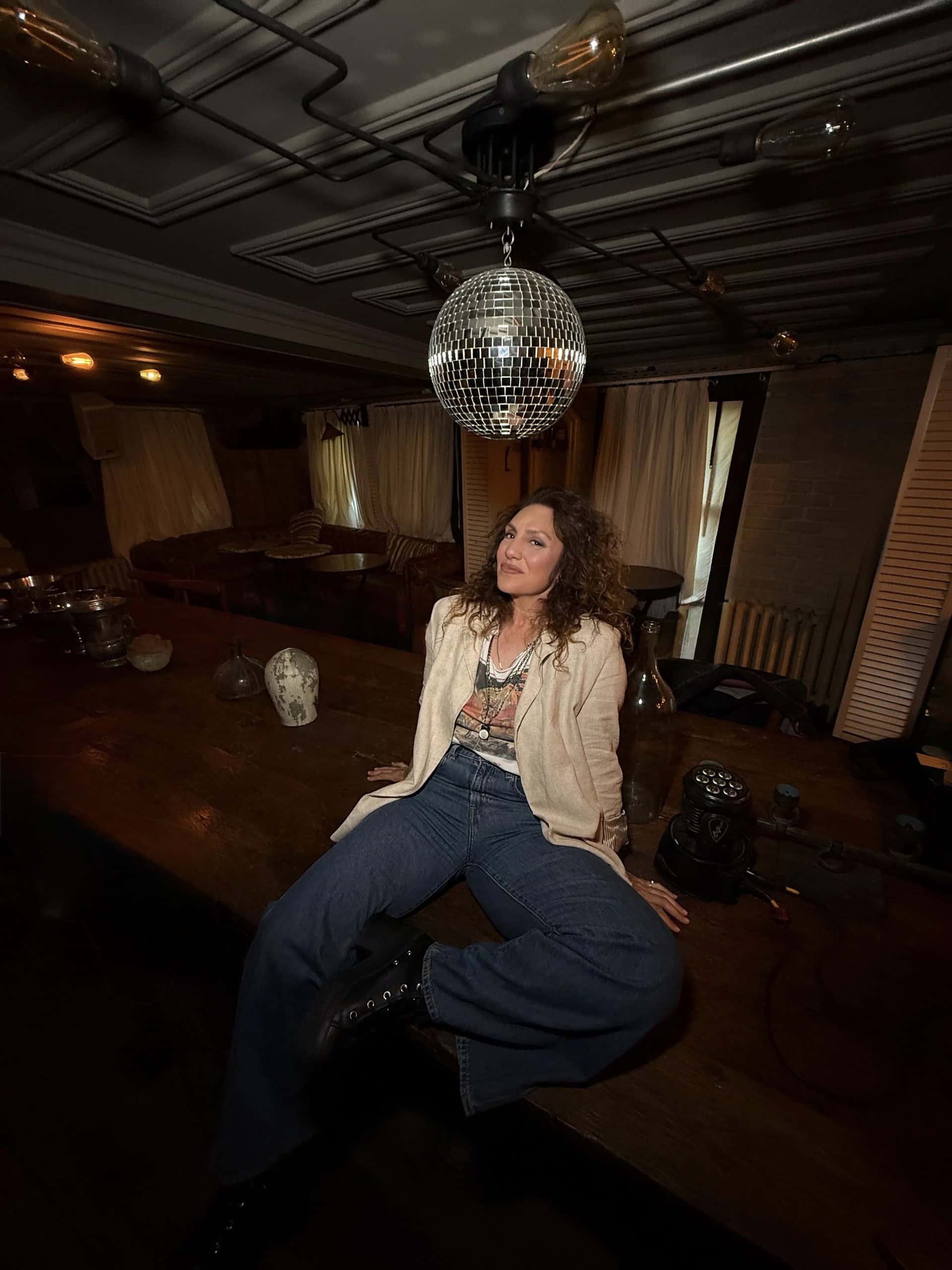 Yasemin Şefik kulislere dalıyor! Yasemin Şefik kulislere dalıyor!