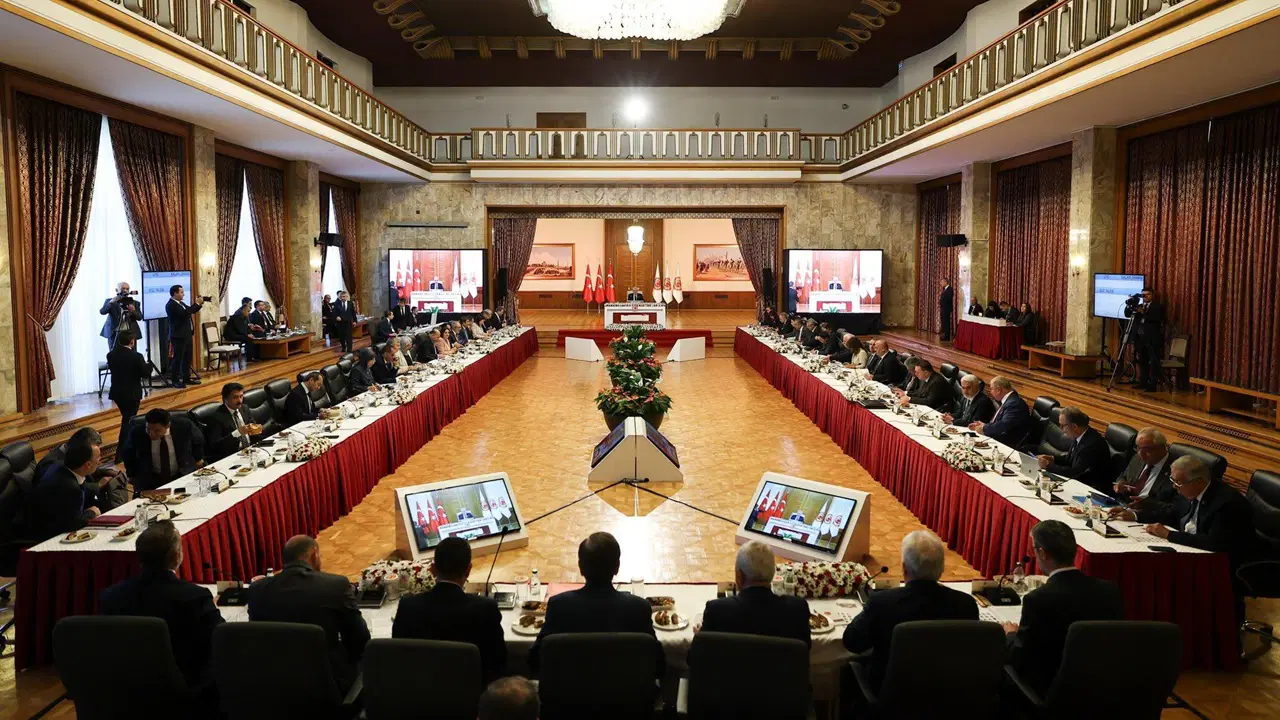 Milli Dayanışma, Kardeşlik ve Demokrasi Komisyonu’nun sonraki toplantısında kimlerin dinleneceği belli oldu – Son Dakika Siyaset Haberleri Milli Dayanışma, Kardeşlik ve Demokrasi Komisyonu’nun sonraki toplantısında kimlerin dinleneceği belli oldu – Son Dakika Siyaset Haberleri