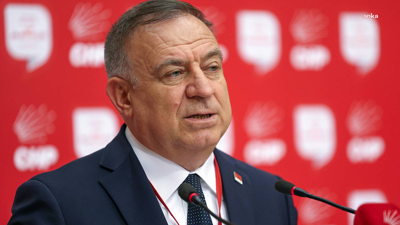 CHP’li Gökan Zeybek’ten, 45. Asliye’nin ‘kayyum’ kararına tepki: ‘Yeni bir kara lekeye imza attınız…’ – Son Dakika Siyaset Haberleri