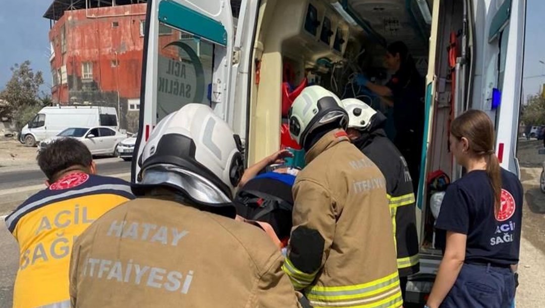 Hatay’da iki otomobil çarpıştı: Altı yaralı