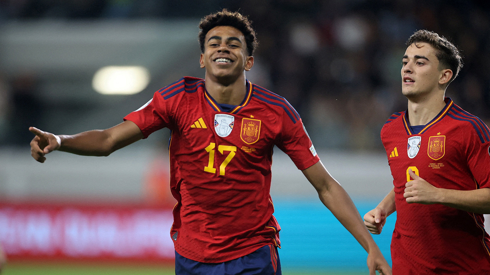 Kızlardan oluşan bir takvimi var… Kızlardan oluşan bir takvimi var…