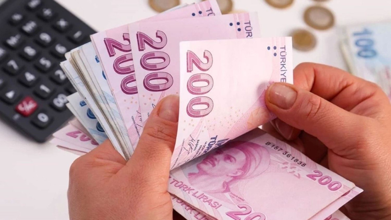 Milyonlarca emekli ve çalışan maaş tablosunu bekliyordu! İşte 2 aylık enflasyon farkı Milyonlarca emekli ve çalışan maaş tablosunu bekliyordu! İşte 2 aylık enflasyon farkı