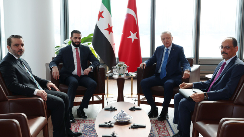 Cumhurbaşkanı Erdoğan ve Şara ABD’de görüştü Cumhurbaşkanı Erdoğan ve Şara ABD’de görüştü