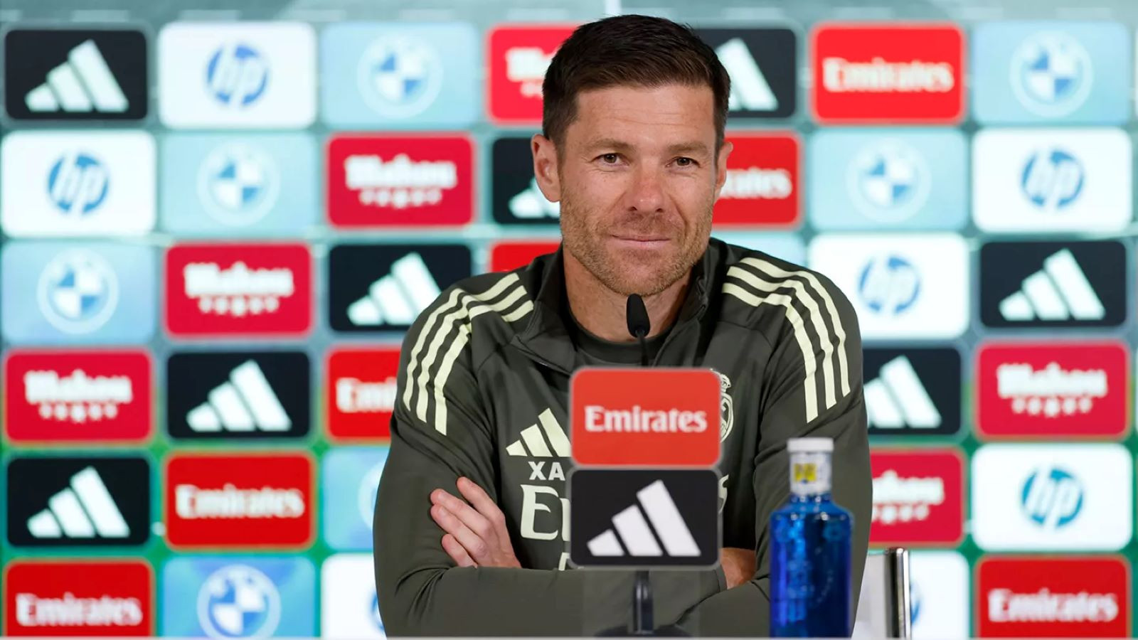 Xabi Alonso ser verdi, sır vermedi Xabi Alonso ser verdi, sır vermedi
