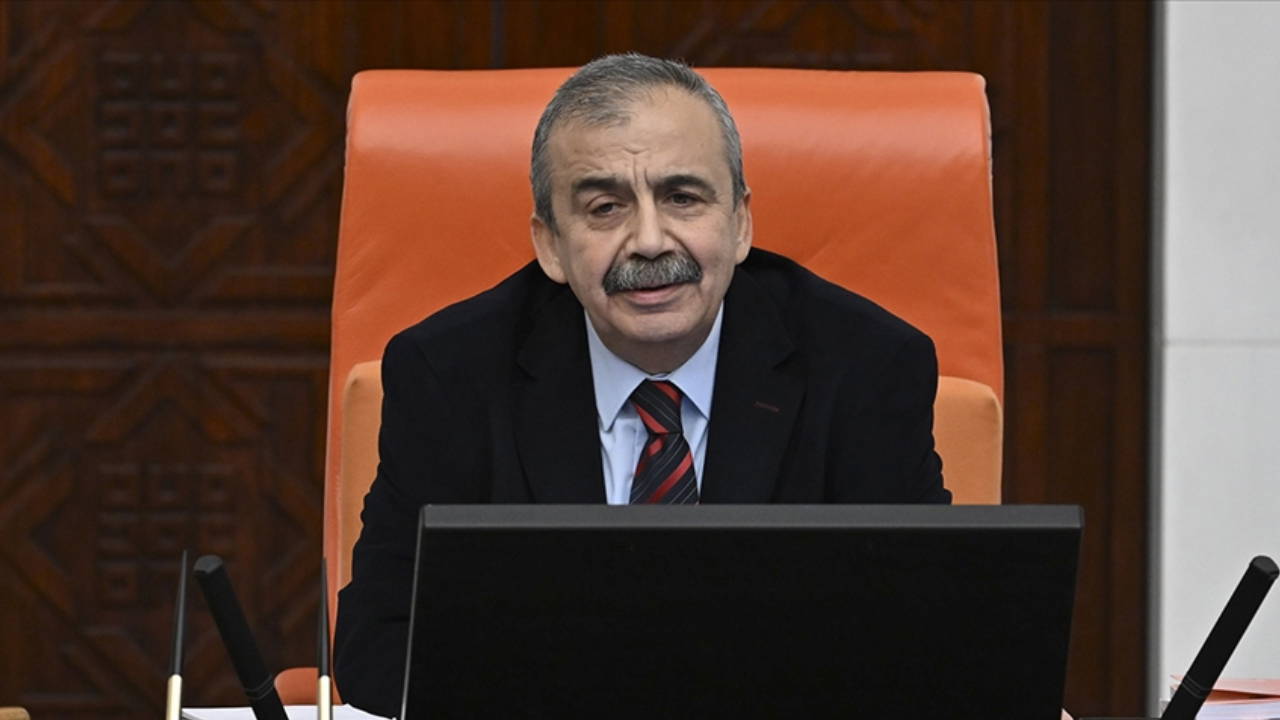 Iğdır’da ’Sırrı Süreyya Önder Parkı’ kararı 5 aydır onay bekliyor – Son Dakika Siyaset Haberleri Iğdır’da ’Sırrı Süreyya Önder Parkı’ kararı 5 aydır onay bekliyor – Son Dakika Siyaset Haberleri