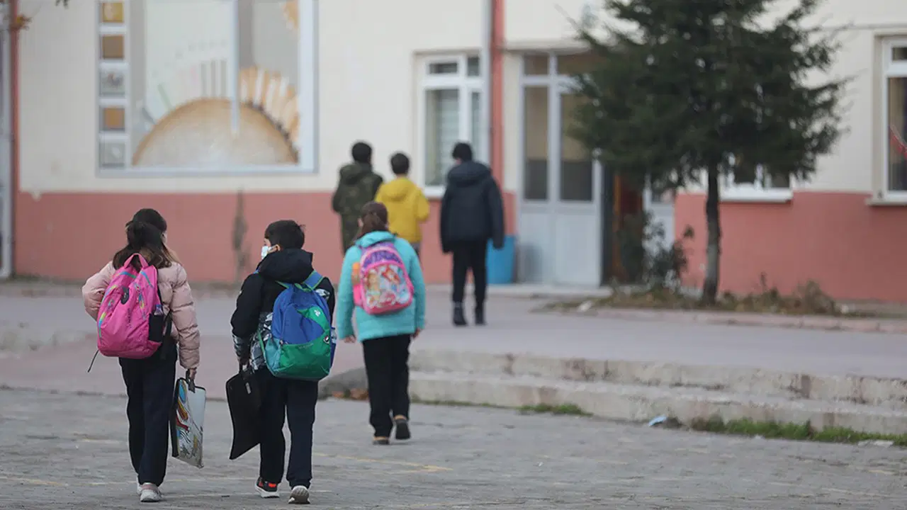 10 Kasım bu yıl da ara tatile ‘denk’ geliyor… MEB’e sert tepki: ‘Hepimiz biliyoruz ki bunlar tesadüf değil!’ – Son Dakika Siyaset Haberleri 10 Kasım bu yıl da ara tatile ‘denk’ geliyor… MEB’e sert tepki: ‘Hepimiz biliyoruz ki bunlar tesadüf değil!’ – Son Dakika Siyaset Haberleri