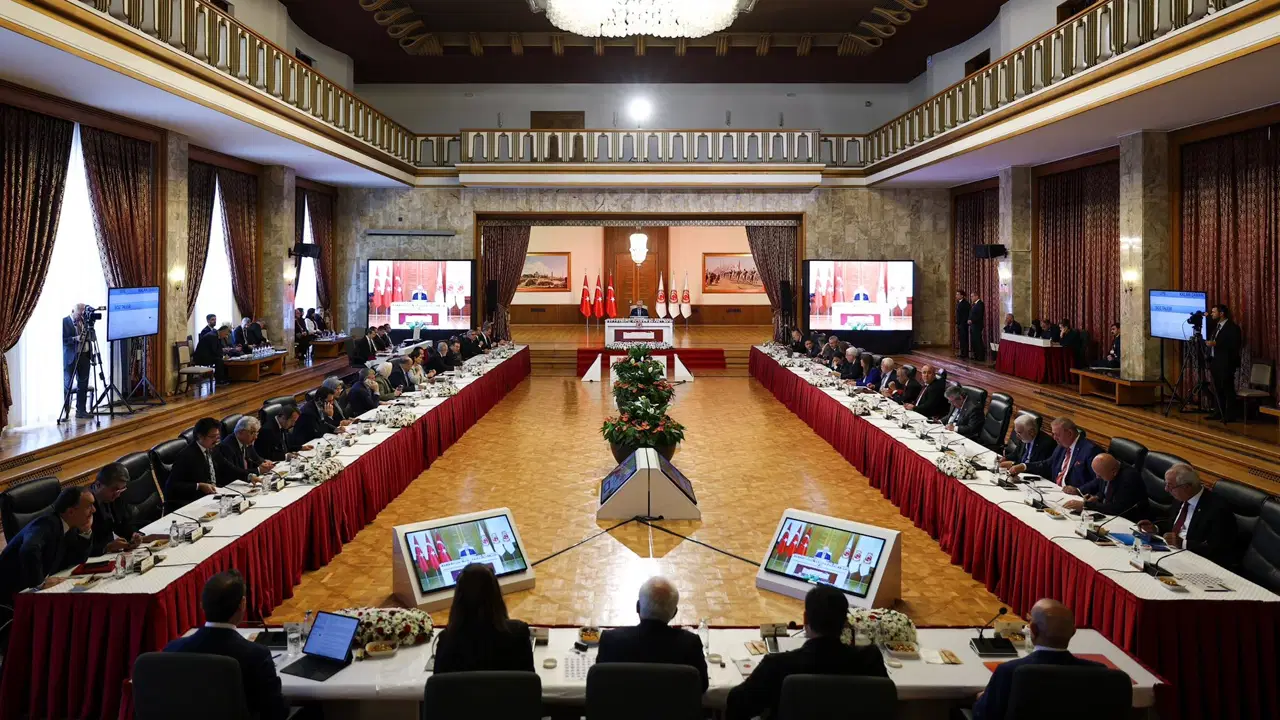 ‘Süreç’ komisyonunda 15’inci toplantı: ‘Gençler bu sürece ve bu komisyona güvenmiyor’ – Son Dakika Siyaset Haberleri ‘Süreç’ komisyonunda 15’inci toplantı: ‘Gençler bu sürece ve bu komisyona güvenmiyor’ – Son Dakika Siyaset Haberleri