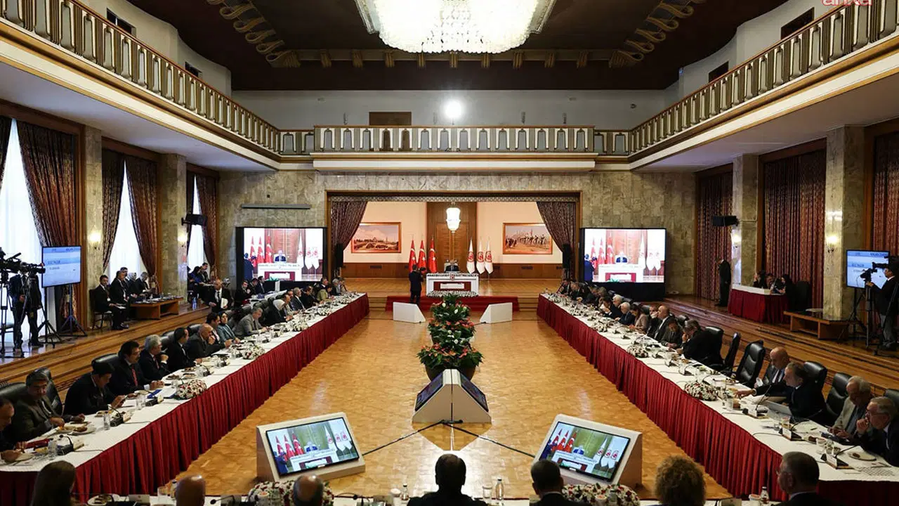 Komisyondan ‘İmralı’ kararı: Teröristbaşı Abdullah Öcalan ile görüşülecek mi? – Son Dakika Siyaset Haberleri Komisyondan ‘İmralı’ kararı: Teröristbaşı Abdullah Öcalan ile görüşülecek mi? – Son Dakika Siyaset Haberleri