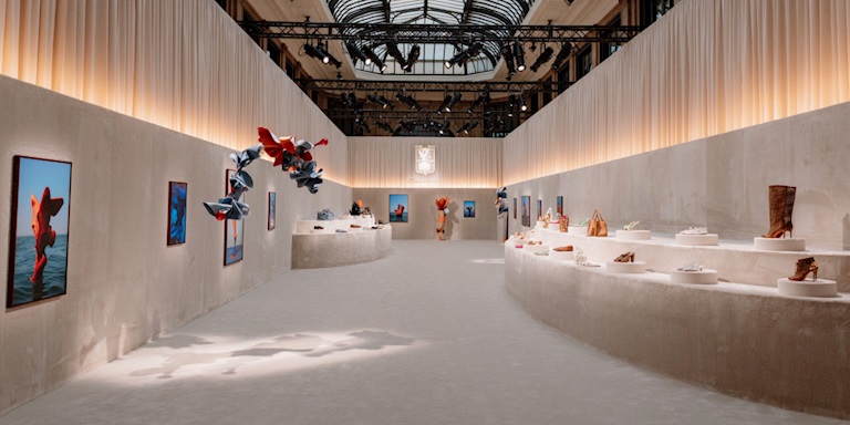 Santoni İlkbahar/Yaz 2026: Zanaatkarlığın Sanatla Buluştuğu Yeni Sezon Hikayesi Santoni İlkbahar/Yaz 2026: Zanaatkarlığın Sanatla Buluştuğu Yeni Sezon Hikayesi