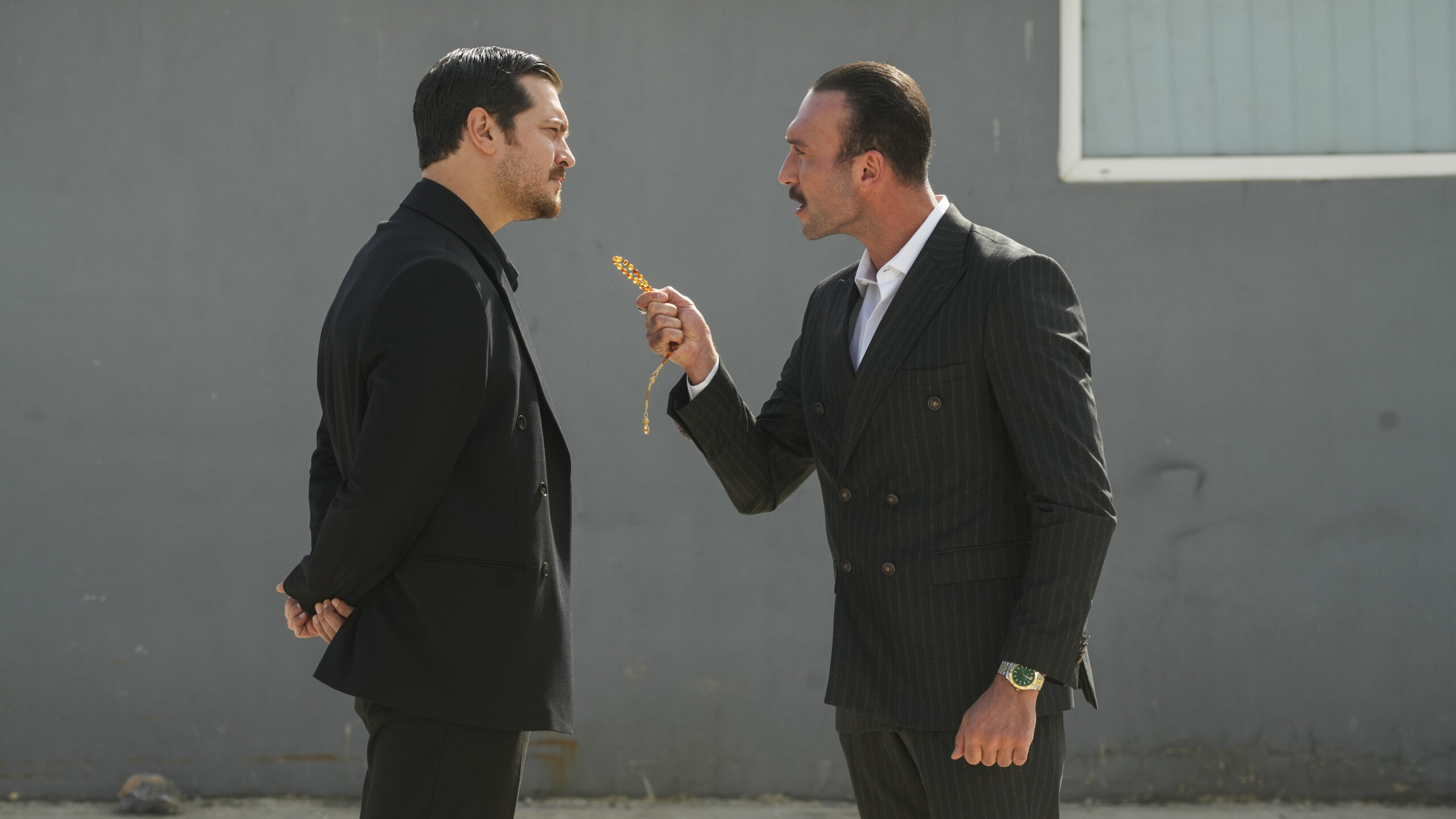 Eşref Rüya 17. Bölümde Gürdal ve Irmak’ın yetim kalma hikayesi ortaya çıktı! Eşref, Nisan için kendini feda etti! Eşref Rüya 17. Bölümde Gürdal ve Irmak’ın yetim kalma hikayesi ortaya çıktı! Eşref, Nisan için kendini feda etti!