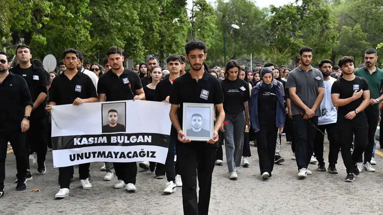 1 öğrenci hayatını kaybetmişti… Asu Kaya: ‘Cebelibereket KYK Erkek Öğrenci Yurdu’nda kanalizasyon taşıyor, çöpler toplanmıyor, bir haftadır sıcak su yok’ – Son Dakika Siyaset Haberleri 1 öğrenci hayatını kaybetmişti… Asu Kaya: ‘Cebelibereket KYK Erkek Öğrenci Yurdu’nda kanalizasyon taşıyor, çöpler toplanmıyor, bir haftadır sıcak su yok’ – Son Dakika Siyaset Haberleri