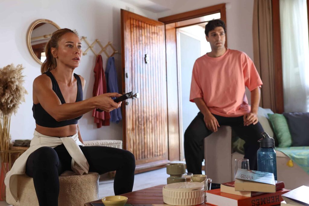 Ben Leman 3. Bölümde Leman ve Demir yakınlaştı! Şahika ve Leman, Mine’yi otel odasında bastı! Ben Leman 3. Bölümde Leman ve Demir yakınlaştı! Şahika ve Leman, Mine’yi otel odasında bastı!