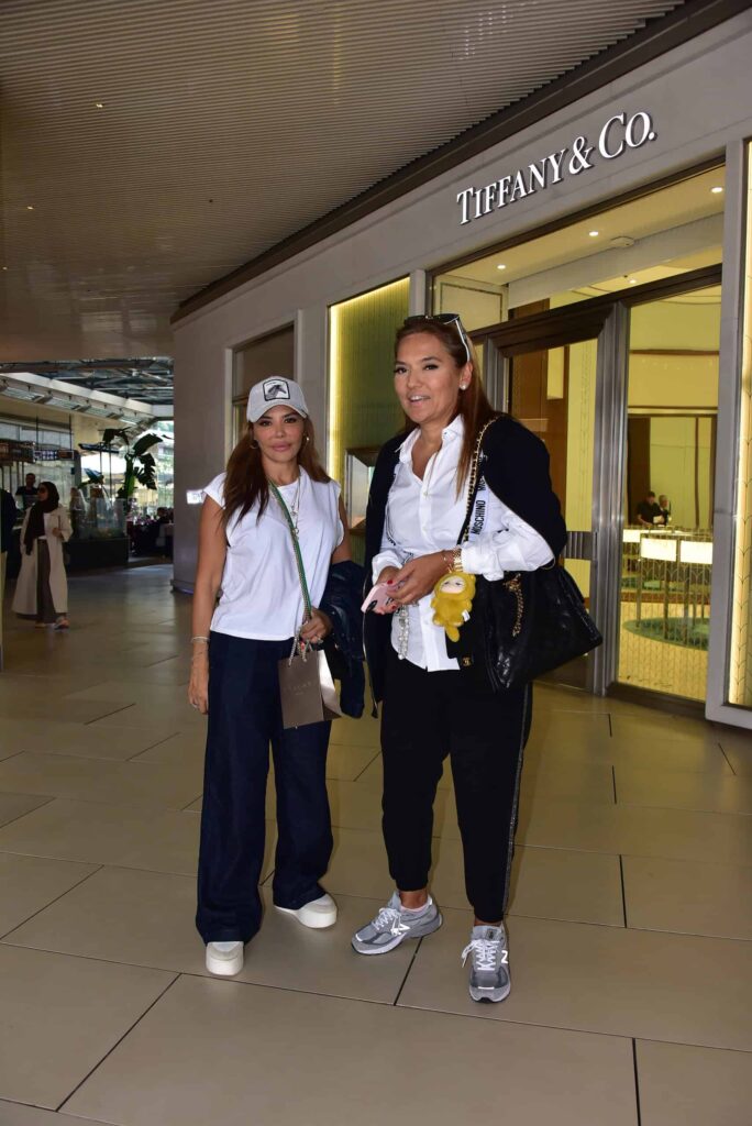 Ünlülerin AVM gezilerinde kameralara böyle yakalandı! Ünlülerin AVM gezilerinde kameralara böyle yakalandı!