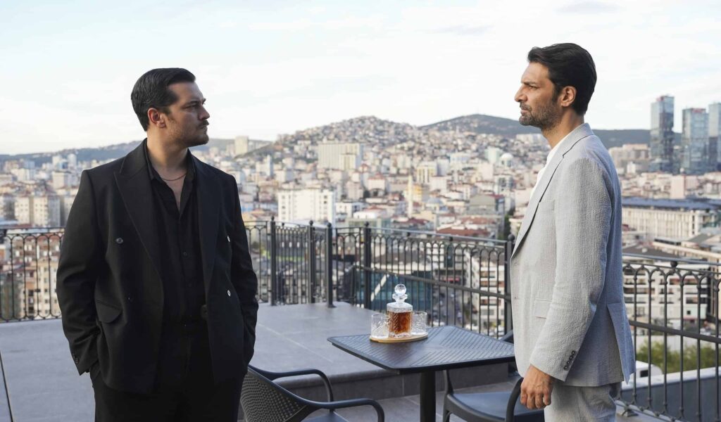 Eşref Rüya 18. Bölümde Eşref ve ekibi Kadir’in paralarına çöktü! Eşref’in hamlesinin ardından Dinçer ölecek mi? Eşref Rüya 18. Bölümde Eşref ve ekibi Kadir’in paralarına çöktü! Eşref’in hamlesinin ardından Dinçer ölecek mi?