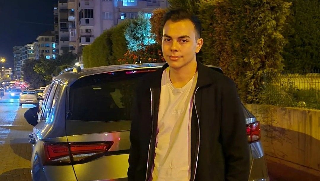 19 yaşındaki genç ölü bulundu: Babasının beylik silahıyla intihar şüphesi 19 yaşındaki genç ölü bulundu: Babasının beylik silahıyla intihar şüphesi