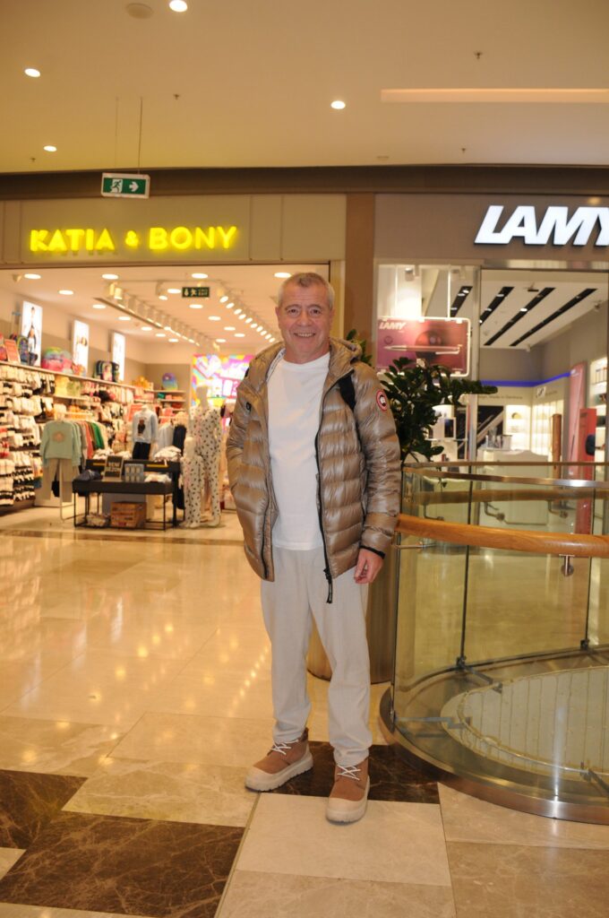 Levent Yüksel AVM gezisinde objektiflere takıldı! Levent Yüksel AVM gezisinde objektiflere takıldı!