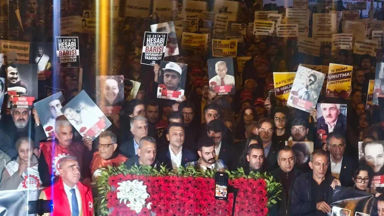 10 Ekim Katliamı’nın onuncu yılında Kadıköy’de binler adalet için yürüdü – Son Dakika Siyaset Haberleri 10 Ekim Katliamı’nın onuncu yılında Kadıköy’de binler adalet için yürüdü – Son Dakika Siyaset Haberleri