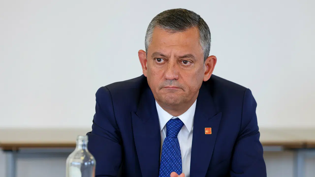 Özgür Özel, TUSAŞ saldırısında hayatını kaybedenleri andı: ‘Bu ülkenin birliğine uzanan hiçbir el amacına ulaşamayacak’ – Son Dakika Siyaset Haberleri Özgür Özel, TUSAŞ saldırısında hayatını kaybedenleri andı: ‘Bu ülkenin birliğine uzanan hiçbir el amacına ulaşamayacak’ – Son Dakika Siyaset Haberleri