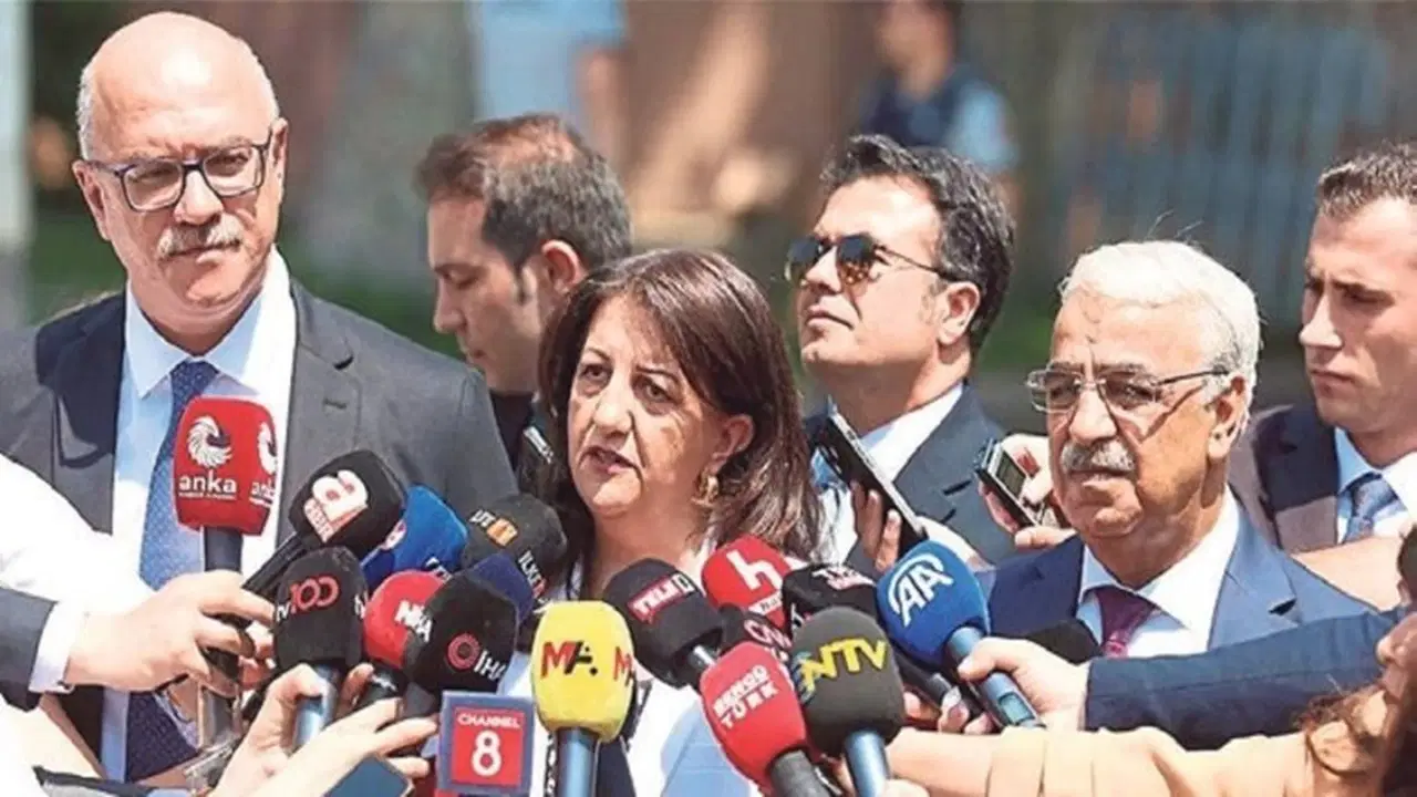 ‘Süreç’te son durum ne? Abdullah Öcalan’la görüşen DEM heyetinden yeni açıklama! – Son Dakika Siyaset Haberleri ‘Süreç’te son durum ne? Abdullah Öcalan’la görüşen DEM heyetinden yeni açıklama! – Son Dakika Siyaset Haberleri