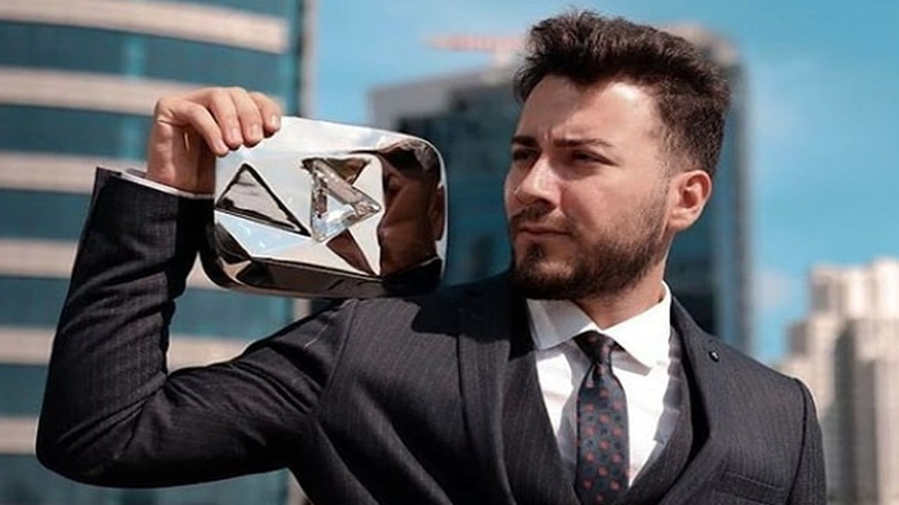 Başak’ın ayrılma kararı sonun başlangıcı oldu: Enes Batur 16 milyon aboneli YouTube kanalını sildi Başak’ın ayrılma kararı sonun başlangıcı oldu: Enes Batur 16 milyon aboneli YouTube kanalını sildi