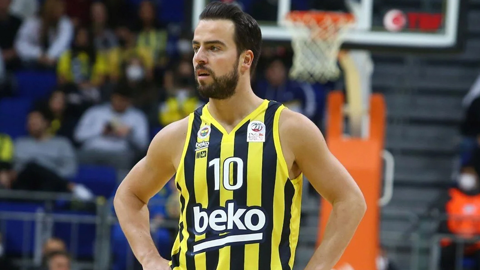 Fenerbahçe’nin kaptanı Melih Mahmutoğlu, alkollü araç sürerken yakalandı Fenerbahçe’nin kaptanı Melih Mahmutoğlu, alkollü araç sürerken yakalandı