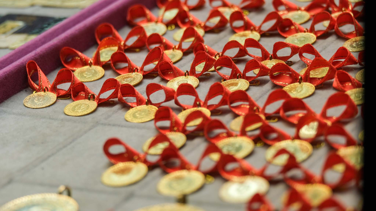 Gram altının fiyatı Kapalıçarşı’da 6 bin lirayı aştı Gram altının fiyatı Kapalıçarşı’da 6 bin lirayı aştı