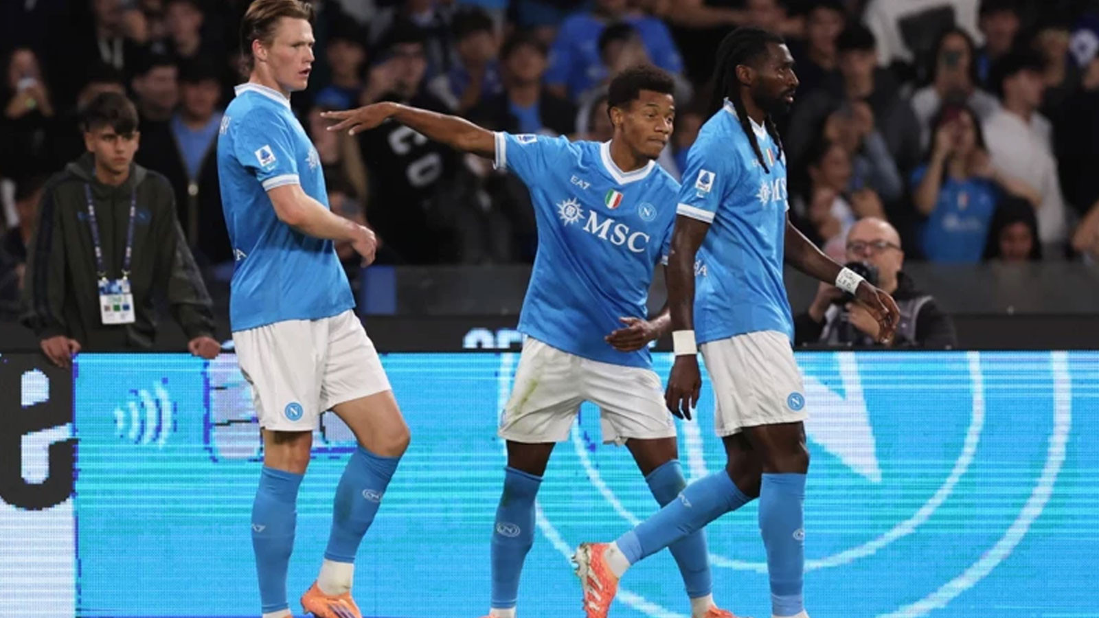 Hakan Çalhanoğlu’nun penaltı golü yetmedi: Inter, Napoli’ye 3-1 yenildi Hakan Çalhanoğlu’nun penaltı golü yetmedi: Inter, Napoli’ye 3-1 yenildi