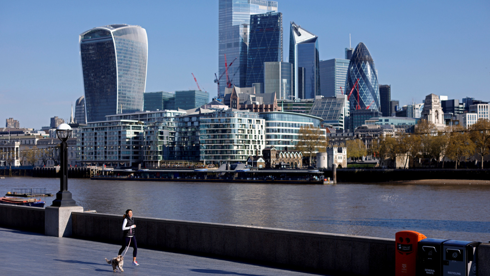 İngiltere ekonomisi ağustosta sınırlı büyüdü İngiltere ekonomisi ağustosta sınırlı büyüdü