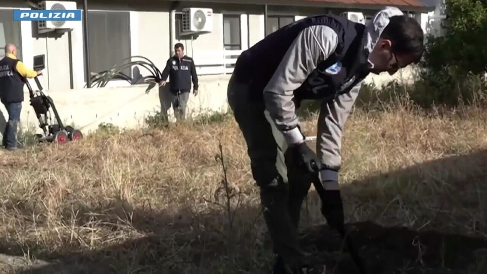 Yeni doğan 2 bebek battaniye içinde ölü bulundu, anne gözaltında