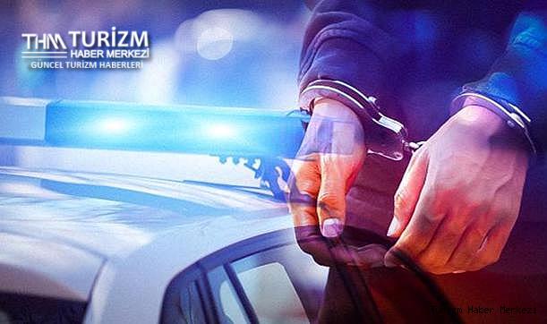 Kendilerini Kültür ve Turizm Bakanlığı çalışanı olarak tanıtıp vurgun yaptılar! Kendilerini Kültür ve Turizm Bakanlığı çalışanı olarak tanıtıp vurgun yaptılar!