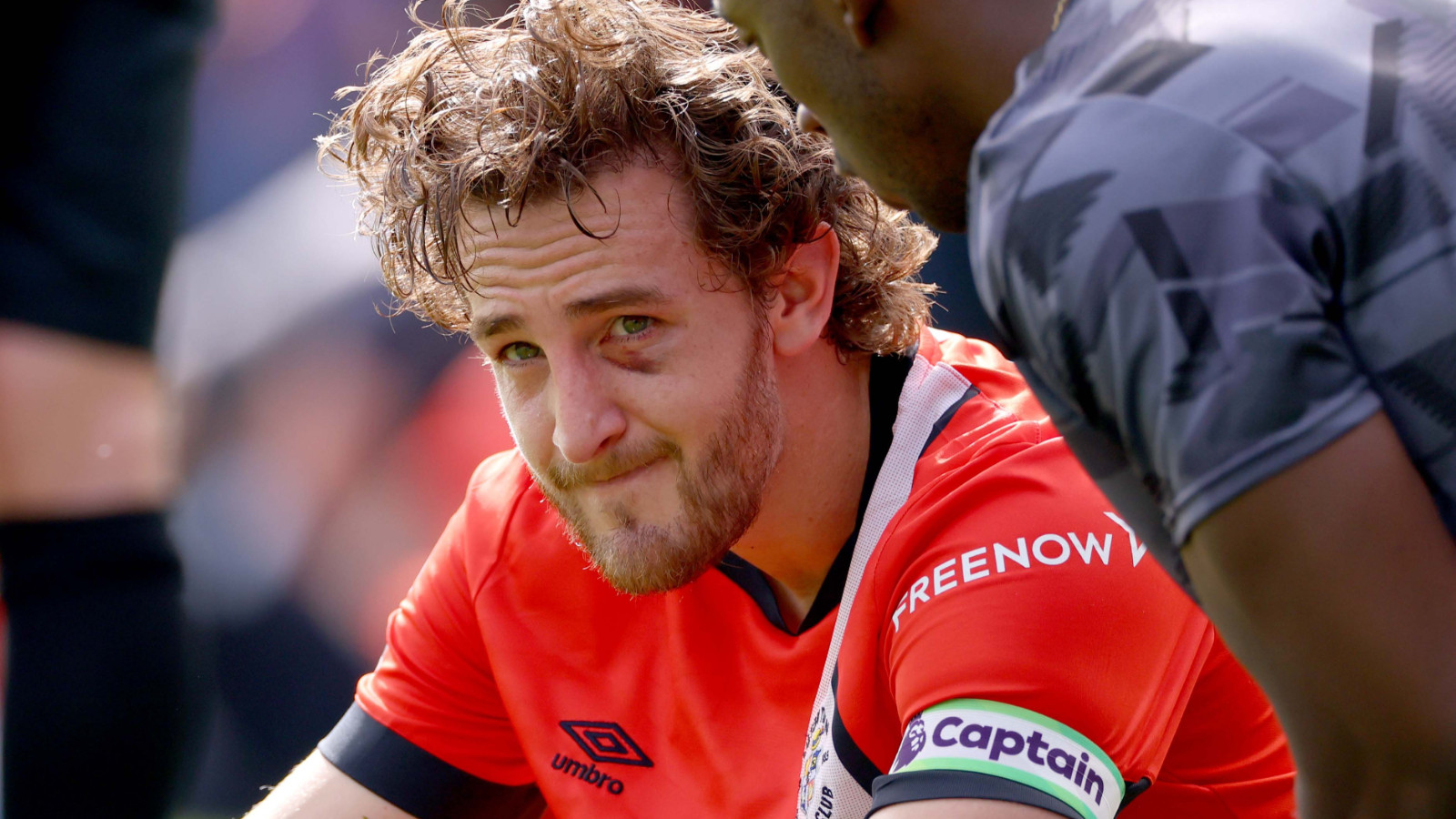 Futbolcu Tom Lockyer sahalara döndü Futbolcu Tom Lockyer sahalara döndü