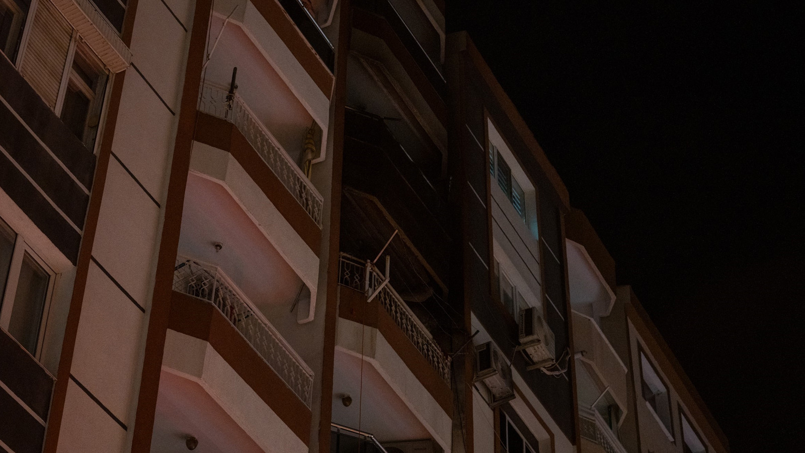 Manisa’da kendisinden şikayetçi olan eşine kızıp evi ateşe verdi Manisa’da kendisinden şikayetçi olan eşine kızıp evi ateşe verdi