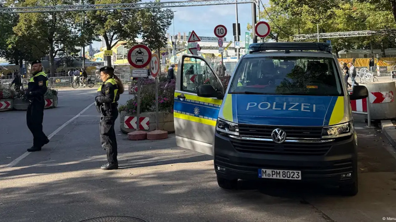 Oktoberfest’te bomba alarmı: Tehdit notu panik yarattı, festival yeniden açıldı Oktoberfest’te bomba alarmı: Tehdit notu panik yarattı, festival yeniden açıldı