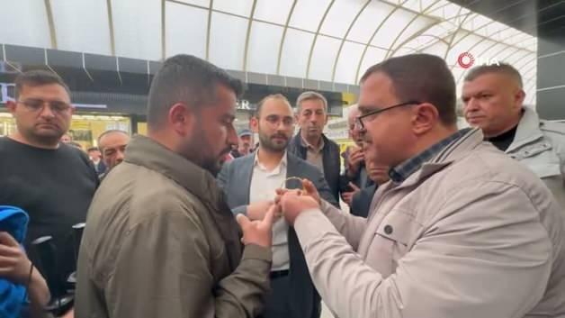 Sahte altın ile kuyumcuyu dolandırmaya çalışan kadın yakayı ele verdi Sahte altın ile kuyumcuyu dolandırmaya çalışan kadın yakayı ele verdi