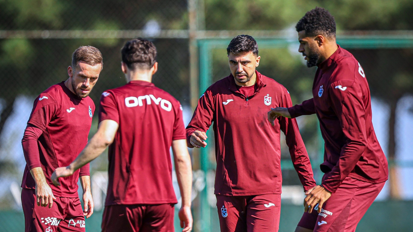 Trabzonspor’un Galatasaray maçı kamp kadrosu belli oldu! Bir kişi eksik Trabzonspor’un Galatasaray maçı kamp kadrosu belli oldu! Bir kişi eksik