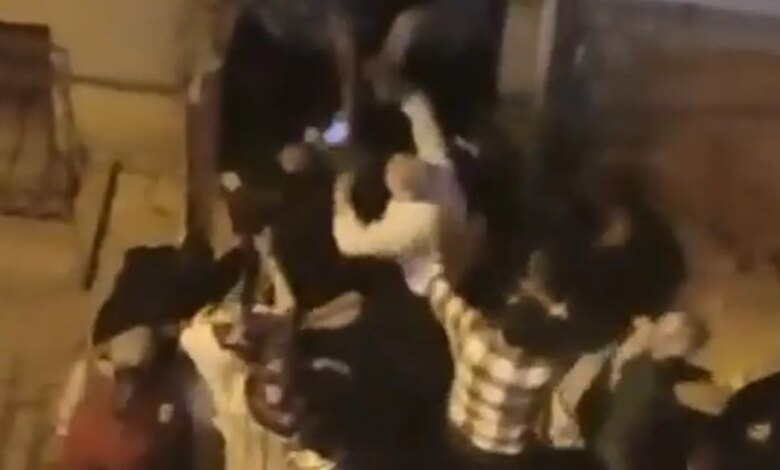 İstanbul Arnavutköy’de Gürültü Kavgası: İki Aile Çatıştı İstanbul Arnavutköy’de Gürültü Kavgası: İki Aile Çatıştı