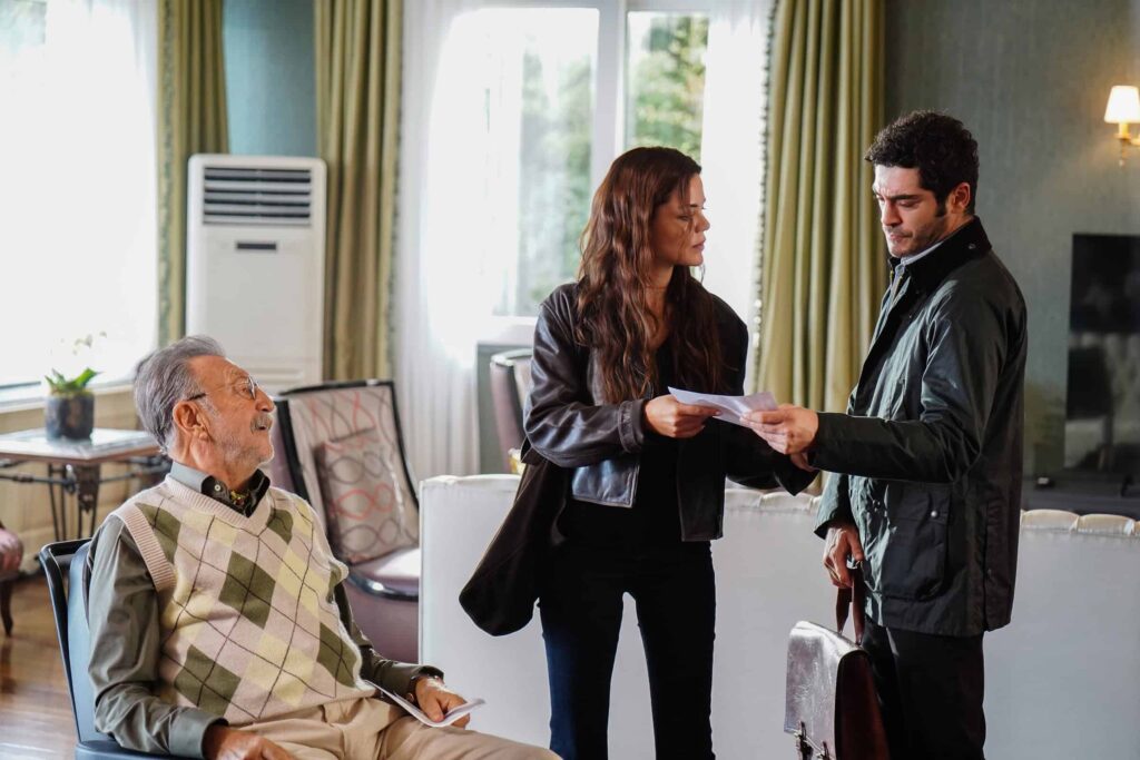 Sahtekarlar 4. Bölümde Koray ve Kıvılcım, Asya için plan kurdu! Eymir ve Eyüp, Asya’yı istemeye geldi! Sahtekarlar 4. Bölümde Koray ve Kıvılcım, Asya için plan kurdu! Eymir ve Eyüp, Asya’yı istemeye geldi!