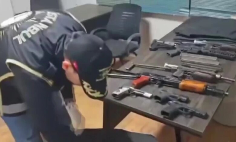 Bahçelievler’de suç örgütlerine yönelik operasyon: 8 kişi Bahçelievler’de suç örgütlerine yönelik operasyon: 8 kişi