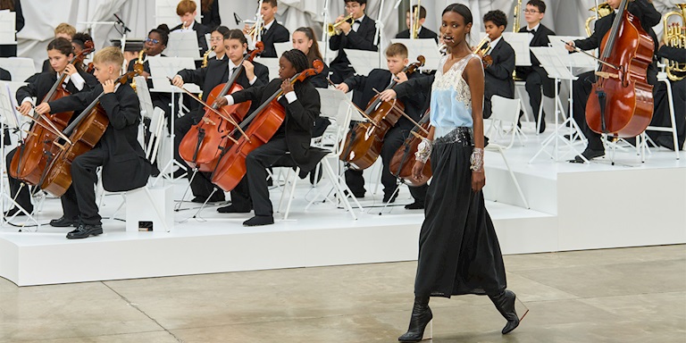 Moda Defilelerinde Müzik Atmosferi Nasıl Şekillendiriliyor?