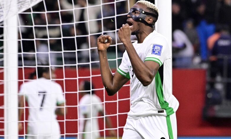 Victor Osimhen Sakatlandı, Gözyaşları İçinde Maçı Terk Etti Victor Osimhen Sakatlandı, Gözyaşları İçinde Maçı Terk Etti