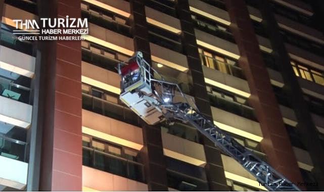 İstanbul Sultangazi’deki 27 Katlı Otelde Yangın Çıktı İstanbul Sultangazi’deki 27 Katlı Otelde Yangın Çıktı