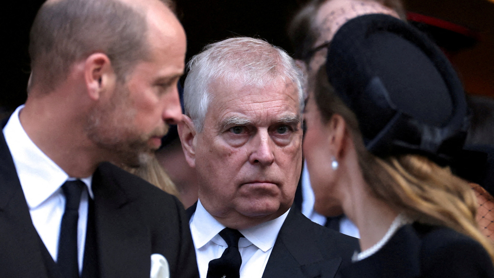 Prens unvanı elinden alından Andrew ‘keşiş’ gibi yaşayacak